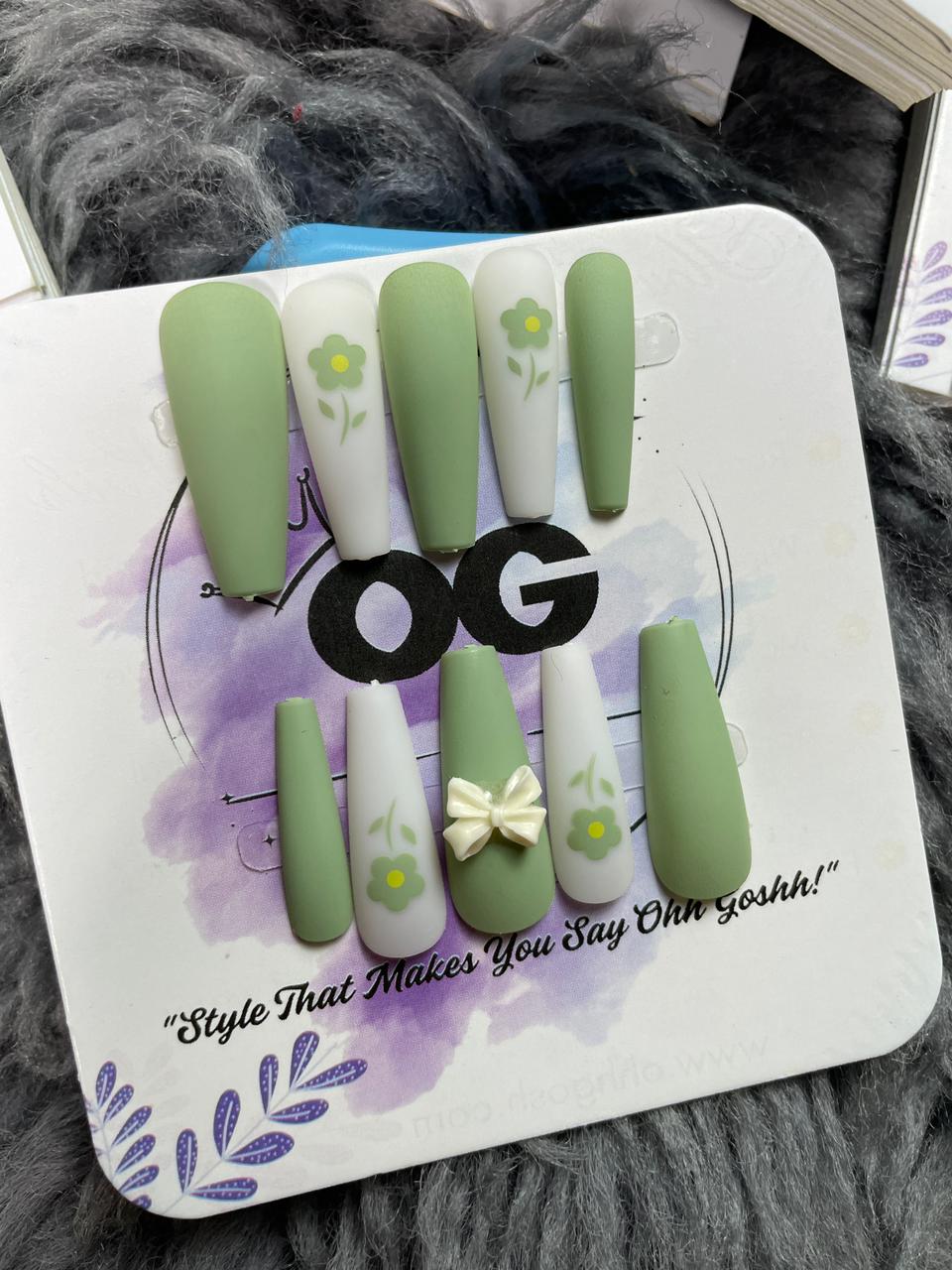 Green Bow & Bloom, Matte, coffin Shape - Press on Nails |OG
